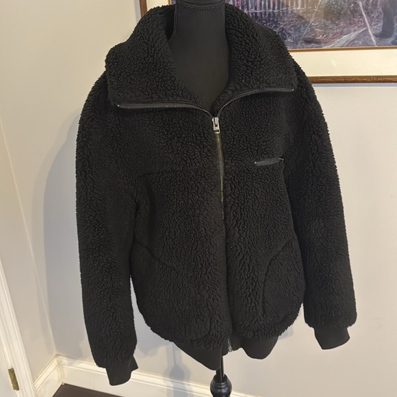 Aritzia - Wilfred Free - Zip Up Teddy Jacket - Black - Size M - Picture 4 of 10